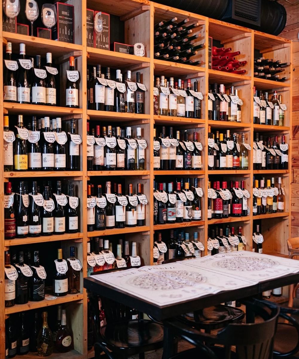 Винная стена Wine Republic