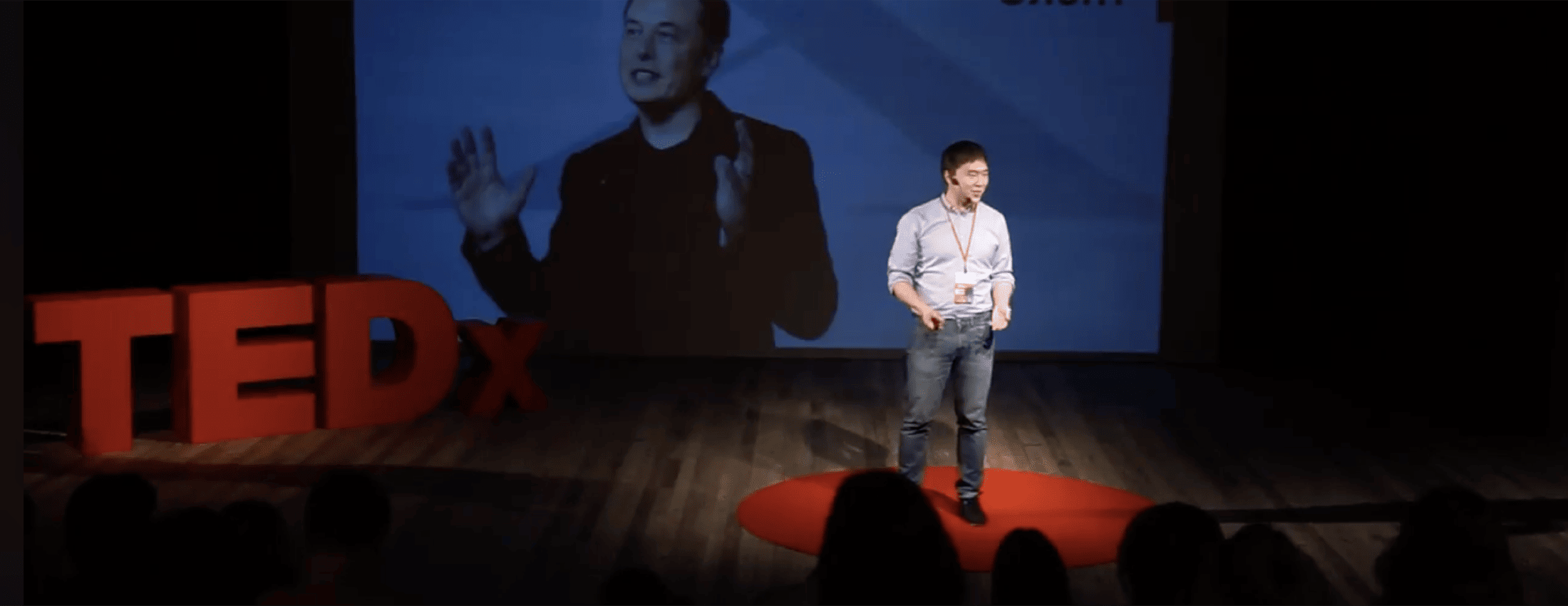 Павел Хегай на сцене TEDx в 2017 году